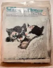 VTG 1977 Columbia Minerva Latch a Pillow Hook Pattern 24" x 24" Playmate Kittens