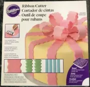 Wilton Ribbon Cutter Set with Decorate Smart storage case