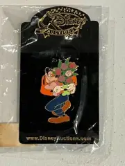 Disney Auctions Goofy With Flowers LE 500 Disney Pin #28472