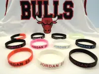 在飛比找Yahoo!奇摩拍賣優惠-塞爾提克~NBA籃球矽膠 運動 手環~BULLS公牛隊Mic