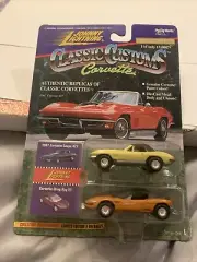 Johnny Lightning Classic Customs Corvette 2 Pack 1967 427 Coupe & Sting Ray III