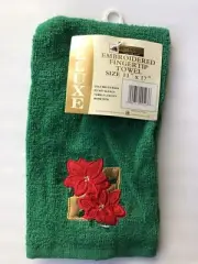 Better Home Christmas Fingertip Towel Green Red Flower 17 x 11 2008 New With Tag