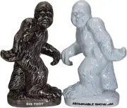 Glossy Black And White Big Foot Ceramic Salt and Pepper Shakers Set