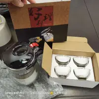 在飛比找蝦皮購物優惠-*全新展示品盒裝好料理 沖茶器+4杯一組 *全新展示品盒裝好