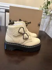 Dr. Martens DEVON HEART LEATHER PLATFORM BOOTS Size Women’s 7