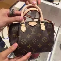 在飛比找蝦皮購物優惠-二手 LV 水餃包 M61253 Monogram Nano