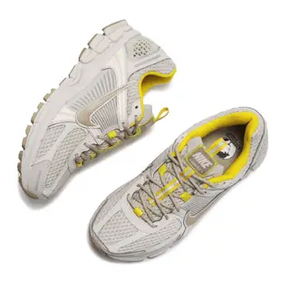 Nike 休閒鞋 Wmns Zoom Vomero 5 女鞋 灰 黃 Light Bone 復古慢跑鞋 FJ7694-020