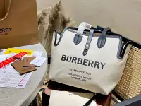 在飛比找Yahoo!奇摩拍賣優惠-【二手包包】配小包Burberry  帆布Tote 購物袋 