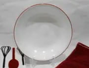 ❤️ Corelle RED RIM 20-oz PASTA BOWL 8.5" Shallow Coupe Soup Salad Meal Entree