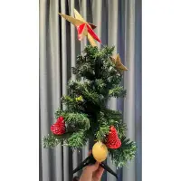 在飛比找蝦皮購物優惠-二手60cm聖誕樹（附照片上所有的聖誕掛件）（自取$150）