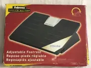 New in box Fellowes Office Suites adjustable footrest Microban 17.5” X 13” 80322
