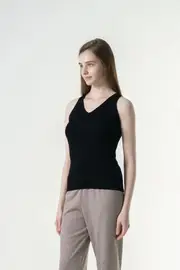 Merinosnug Superfine Wool V-Neck Sleeveless Top – 100% Wool Super Fine Rib Knit, Black / L