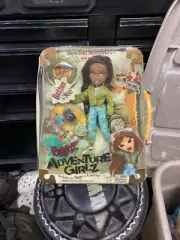 BRATZ ADVENTURE GIRLZ SASHA DOLL NIB. VERY RARE SET.