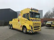 WSI 01-3465 Logicx; Volvo FH4 Globetrotter XL 6X2 Tag Axle Falkom - 3 Axle - WSI