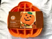 NEW - WILTON PULL APART PUMPKIN JACK-O-LANTERN CAKE MOLD