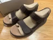 NWB Clarke leather sandals 11.5