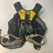 PETZL Full Body ANSI Harness/MSA Self-Retracting Lifeline: 2 1/2 Hook (See Des)