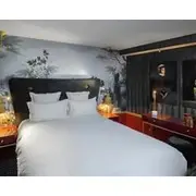 Snob Hotel