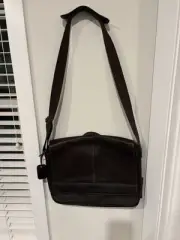 NWT Kenneth Cole Reaction Brown Leather Business Messenger Bag "Risky Business"