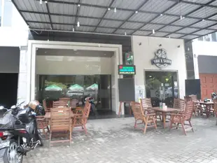 塞瑪拉阿斯里旅館Cemara Asri Inn