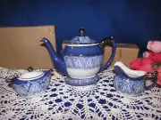 TEAPOT W CREAMER & SUGAR SET BOMBAY CO TILE PATTERN THEIERE MOTIF CARREUA BLUE