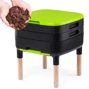 Maze Maze Worm Farm (Wooden Legs and Worms)
