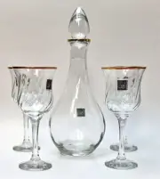 Maxim Circleware 5 Pc Wine Set W/40 Oz Decanter And Four 9 Oz Gold Trim Glasses