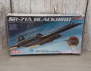 Monogram Snap-Tite SR-71A Blackbird 1/110 Scale Model Kit #1109 Model Plane