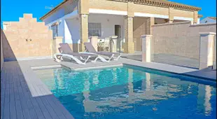 Chalet Penuelas con piscina