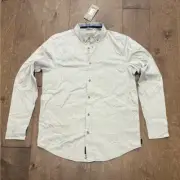 Bench Men's Light Gray Long Sleeve Collared Casual Button Up Shirt, Size Medium