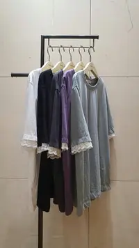 在飛比找Yahoo!奇摩拍賣優惠-蘋果樹2館 韓國進口。CLOTH & COOK 袖蕾絲下襬繡