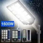 Waterproof Commercial 1600W LED Solar Street Light IP67 Dusk-to-Dawn Road Lamp