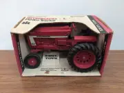 1/16 Ertl Farm Toy International 966 Tractor W/Original Box