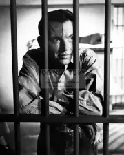 FRANK SINATRA IN "THE MAN WITH THE GOLDEN ARM" - 8X10 PUBLICITY PHOTO (EP-741)