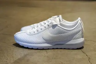 日貨 日本帶回NIKE正品 Nike Roshe Cortez NW 全白真皮革透氣洞洞運動鞋 折扣特價 in jp