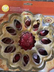 Wilton Sunflower Pie Crust Cutter~ Holiday & Get Together Pies