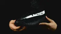 在飛比找Yahoo!奇摩拍賣優惠-全新Adidas Yeezy boost 350 v2 黑白