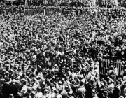 Horse Racing Great crowd converges upon Minoru, Herbert Jones up, - Old Photo 1