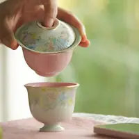 在飛比找ETMall東森購物網優惠-云由山坊桃粉色釉萬花蓋碗景德鎮粉彩手繪陶瓷茶杯單個兩才泡茶碗
