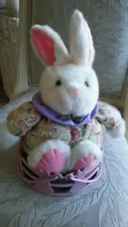 AUTHENTIC" EMBRACE" DESIGNER STUFFED EASTER BUNNY W/ PINK METAL BASKET/GRASS