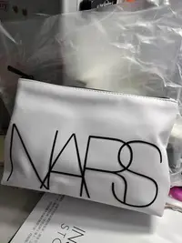 在飛比找Yahoo!奇摩拍賣優惠-Nars 白色化粧包