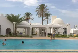 伊紮拉達爾突尼斯飯店