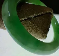 在飛比找樂天市場購物網優惠-滿果綠翡翠手鐲 #55 (55mm) - 人養玉三年，玉養人