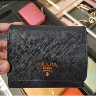 二手 Prada 普拉達 皮夾 經典三角牌LOGO 短款錢包 三折錢夾 男女款 男生皮夾 短夾