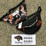 跩狗嚴選 極度乾燥 SUPERDRY 隨身包 腰包 側背包 背包 錢包 黑色 灰迷彩 迷彩 超激 現貨