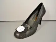 CHANEL CLASSIC GREY LEATHER ROUND TOE CAMELLIA PUMPS HEELS "CC" 40/9.5 AUTHENTIC