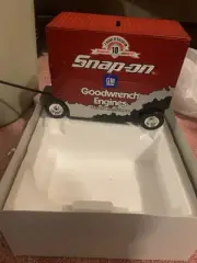 Snap-on Tool Wagon Miniature Out of Print made of metal Rare Red