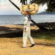 W.Britain 13090 U.S.N. Sailor in Whites with Seabag & Hammock, 1920-41(Britains)