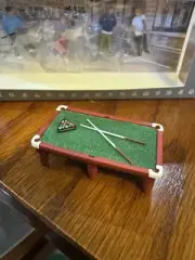 1/64 Scale Pool Table With Balls, Rack, Sticks And 4 Figuring Players ￼