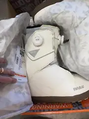 ThirtyTwo Lashed Double Boa Womens US 7 Snowboard Boots 2025 Bone